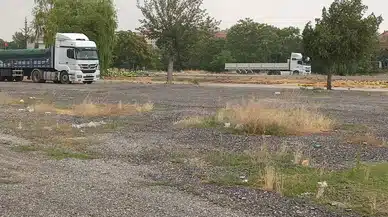 Tırlar, Konya'nın merkezini karpuz çöplüğüne çevirdi