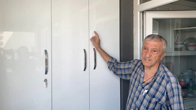 Balkonda otururken gözünden oluyordu
