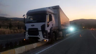 Konya'da korkutan kaza! Tır sürücüsü direksiyon başında rahatsızlandı