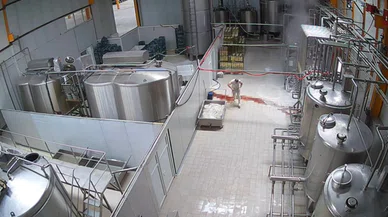 Süt fabrikasındaki iş kazası kameralara yansıdı