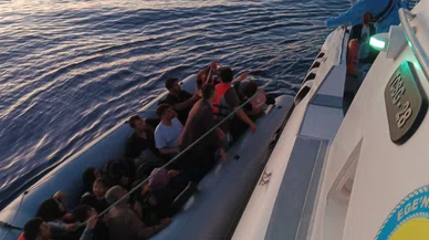 Akdeniz'de kaçak göçmen hareketliği! Aralarında çocuklar da var