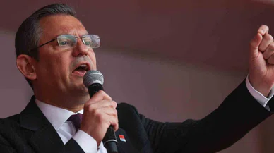 Özgür Özel'in ayağı kırıldı