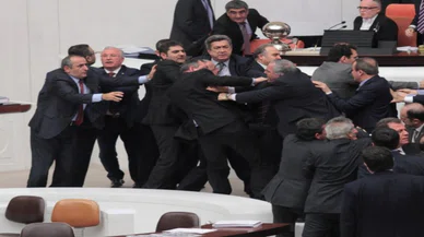 Milletvekilleri birbirine girdi! Bir vekilin kaşı açıldı