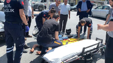 Otomobille çarpışan motor sürücüsü yaralandı