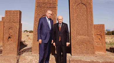 Cumhurbaşkanı Erdoğan ve Bahçeli Tarihi Selçuklu mezarında buluştu