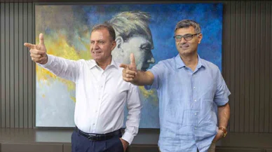 Yusuf Dikeç Belediye Başkanı ile ikonik pozunu  verdi