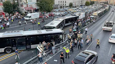 İki metrobüs kafa kafaya girdi! 3 kişinin durumu ağır
