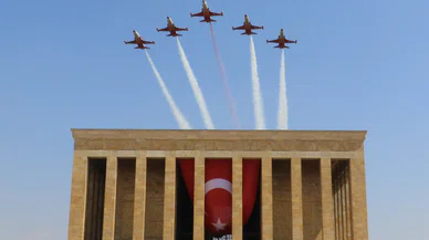 Türk Yıldızları Anıtkabir Semalarında Nefesleri Kesti