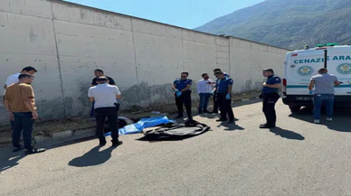 Babasını öldürüp polise teslim oldu
