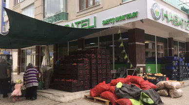 Konyalılar akın ediyor! Salçalık domatesin kilosu 4,95 TL biber ise 10 TL