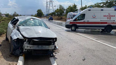 Konya’da kontrolden çıkan araç takla attı