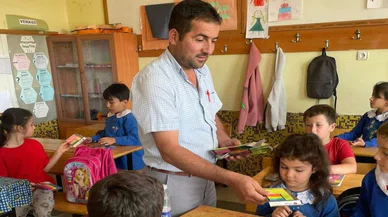Konyalı muhtar öğrencilerin masraflarını karşıladı