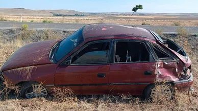 Konya'da korkutan kaza! Yoldan çıkan araç şarampole yuvarlandı