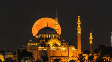 90 bin camide 15 Temmuz şehitleri için sela okundu
