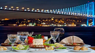 Bağış parasıyla boğazda  şampanya keyfi