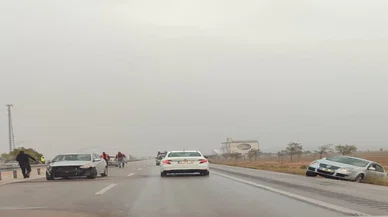 Konya’da toz fırtınası zincirleme kaza getirdi