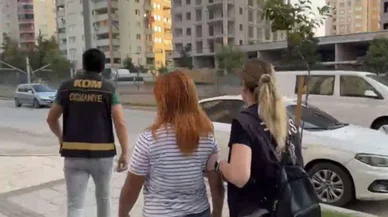 Alışveriş kartı dağıtarak vatandaşları dolandıran şüpheliler yakandı