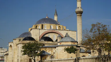 Konyalıların akın ettiği merkezdeki cami kapatılıyor