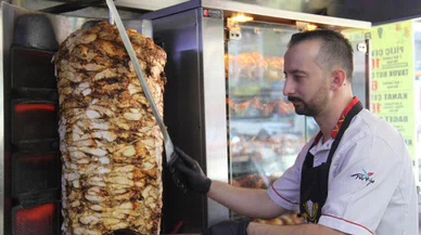 Konyalı dönerci sosyal medyada büyük ilgi topluyor