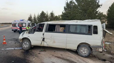 Karaman'da yürek yakan kaza: 1'i çocuk 2 ölü, 13 yaralı
