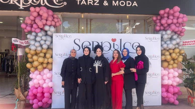 Konya'da artık canlı manken dönemi! Vitrinde elbise sergiliyorlar