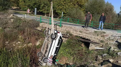 Konya'da araç sulama kanalına uçtu
