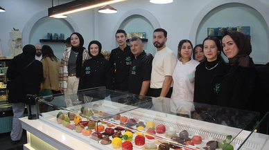 Konya Dubai Çikolatasına doydu. Kukla Pasta şov yaptı