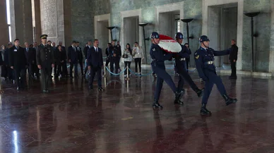 Yeni kurulan Anahtar Parti ilk Anıtkabir ziyaretini gerçekleştirdi.