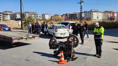 Konya'da motosikletli otomobile çarptı: 1 yaralı