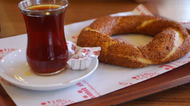 Konya'nın bu ilçesinde 65 yaş üstünü sevindiren gelişme. Çay ve simit bedava