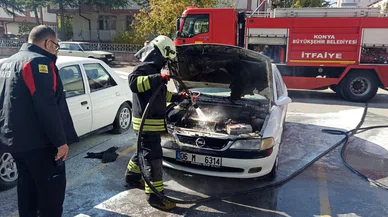Konya'da alev alan araba  tamamen yanmadan itfaiye tarafından söndürüldü