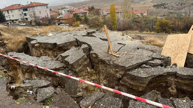 Başkentte toprak kayması paniği! 10 bina tahliye edildi
