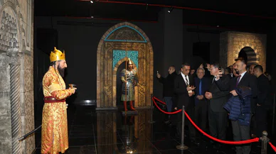 Anadolu Selçuklu Devleti'nin Sultanları Konya'da. Görenleri resmen büyülüyor