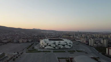 Konya'daki yeni tramvay hattı buradan geçecek. Yol bariyerle kapatıldı