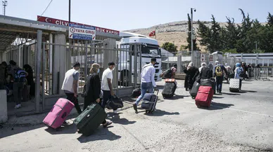 Türkiye'de yaşayan Suriyeliler, memleketlerine geri dönecek mi? Bakan'dan açıklama