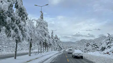 Konya ve Antalya arası beyaza büründü. Alacabel'e kar yağıyor