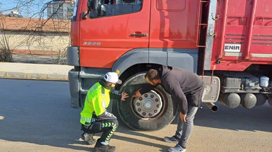 Polis denetliyor, vatandaşlar soluğu lastikçi de alıyor