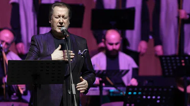 Konya'da her şey değişti, bir tek o değişmedi. Yine, yeni, yeniden Ahmet Özhan