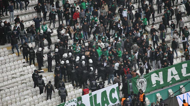 Konyaspor son dakikada gol yedi! Taraftar sahaya indi
