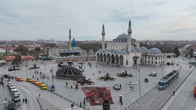 Mevlana'ya yakın noktada dev çadır kuruldu. Konserler veriliyor