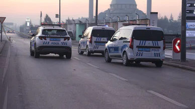 Konya'da soyguncu, polise ateş açınca vuruldu. Polis aracına kurşun isabet etti
