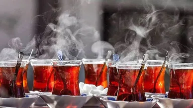 Çay sıcak havada harareti mi alır, yoksa hararet mi yapar? Cevap çok ilginç