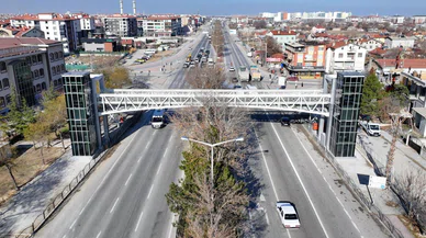 Konya'da TIR'ın yıktığı üstgeçit yeniden yapıldı. Artık daha dayanıklı