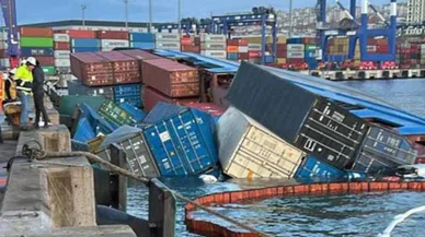 İstanbul'da dev yük gemisi yan yattı