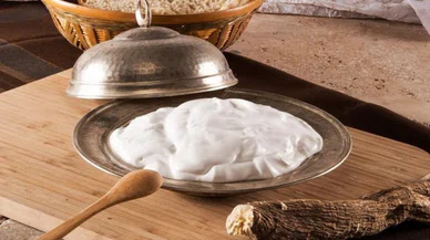 Konya’da helvayı adama döverek yedirirler. Ünü dünyaya yayıldı