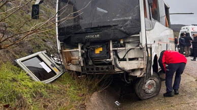 Servis aracı kazasında can pazarı: 4'ü ağır 26 yaralı