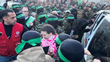 Hamas'ın serbest bıraktığı esirler aileleriyle bir araya geldi