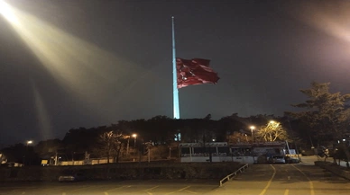 Milli yas ilan edilmesiyle bayraklar yarıya indirildi