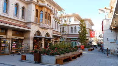 Konya'da bu mekan Japonya'yı Mevlana Meydanı'na getiriyor