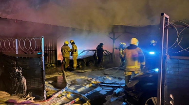 Alevlere teslim olan oto galeride 10 araç küle döndü